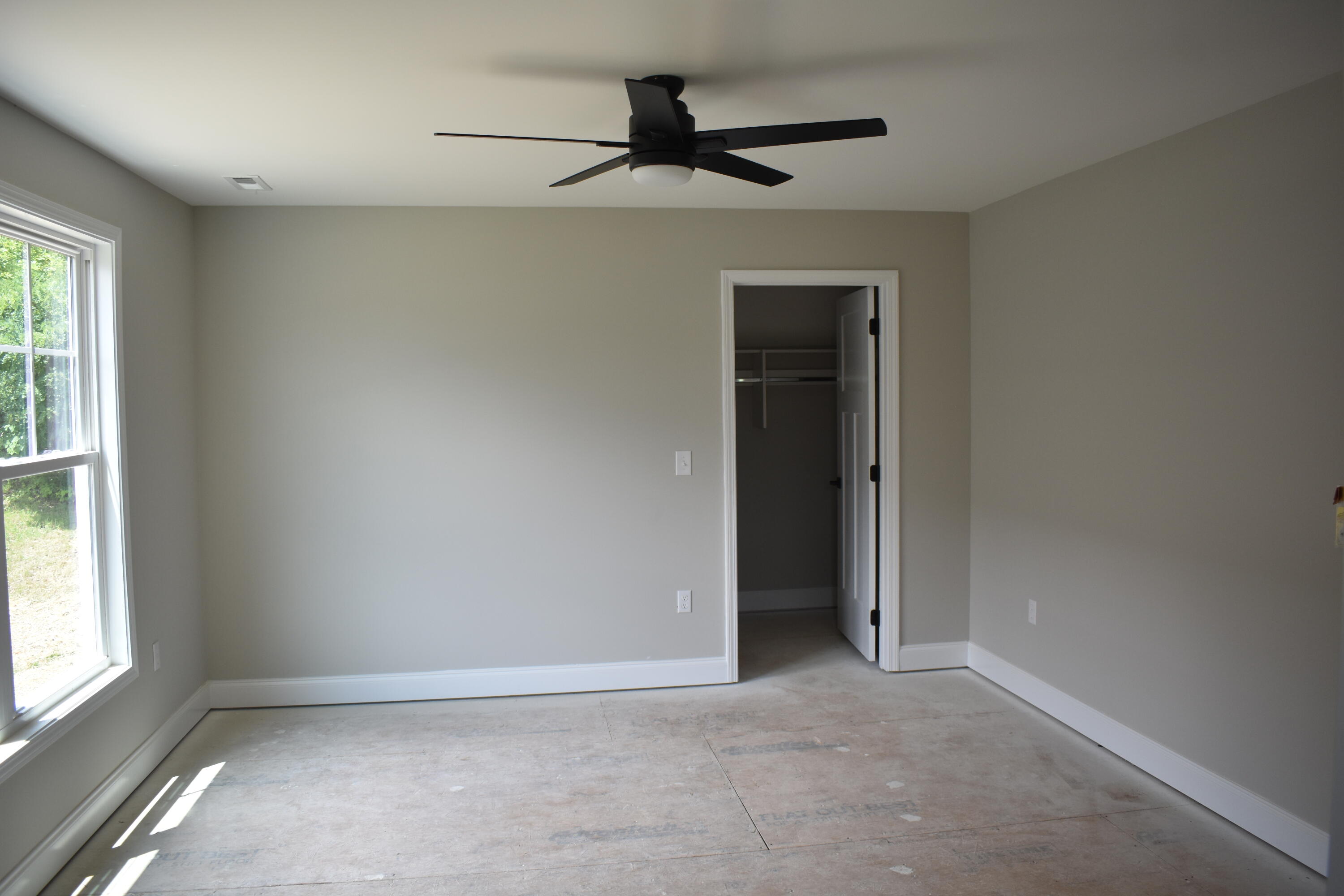 2334 Edinburgh Channel Road Kingsport, TN 37664 - Photo 46 of 88 DSC_0512