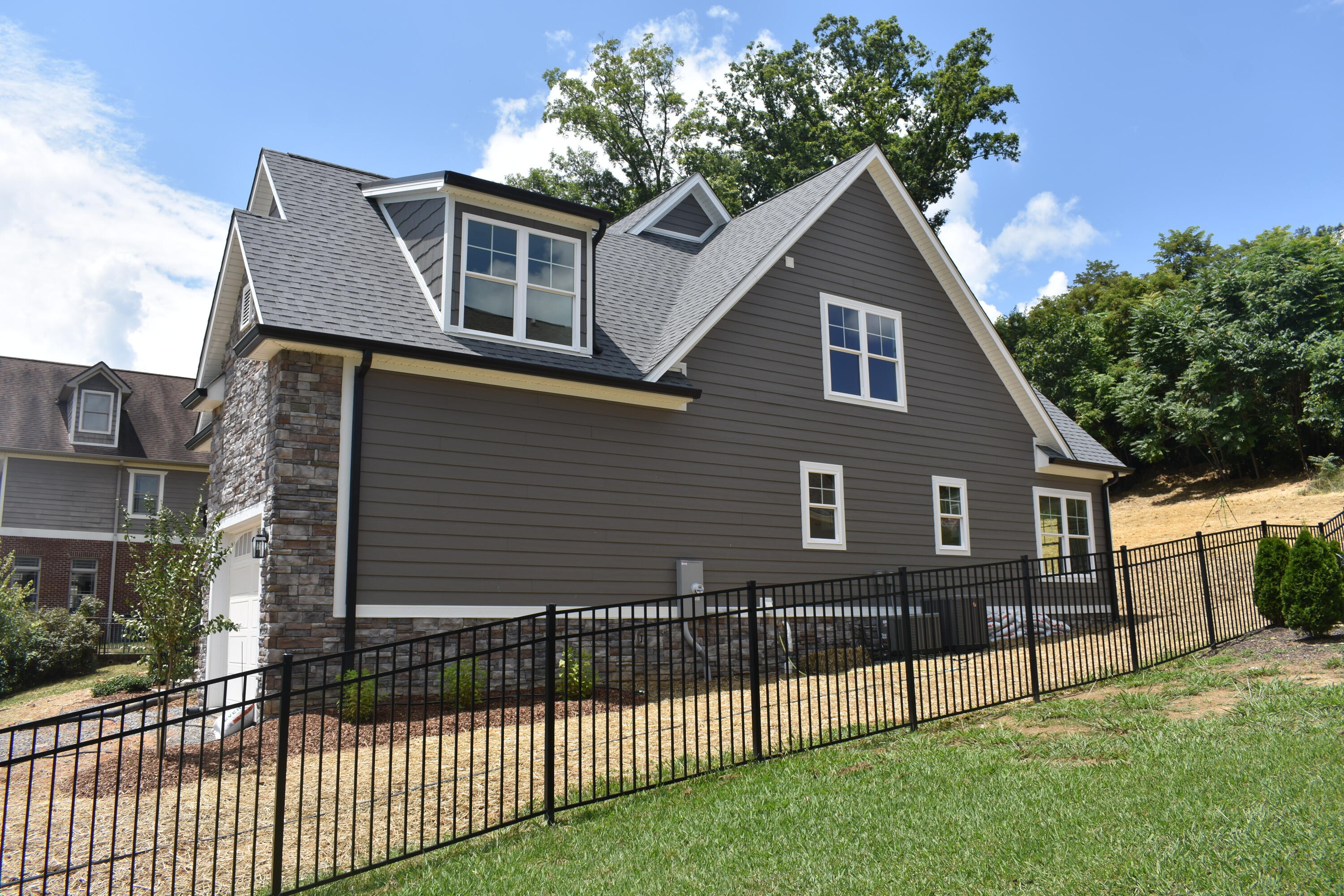 2334 Edinburgh Channel Road Kingsport, TN 37664 - Photo 7 of 88 DSC_0490