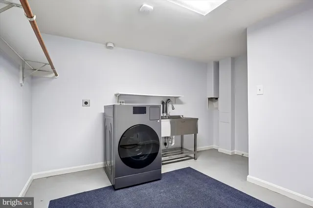 a view of walk in closet