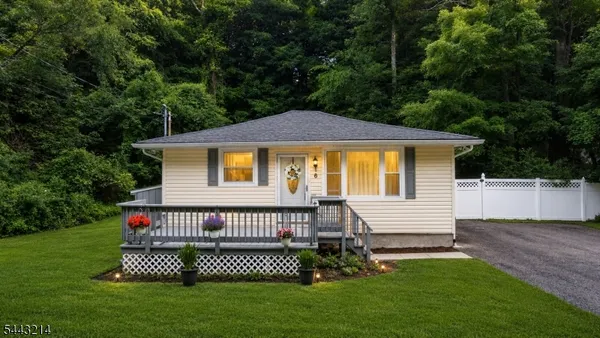 $339,000 | 6 Pine Street East, Vernon, NJ 07422
