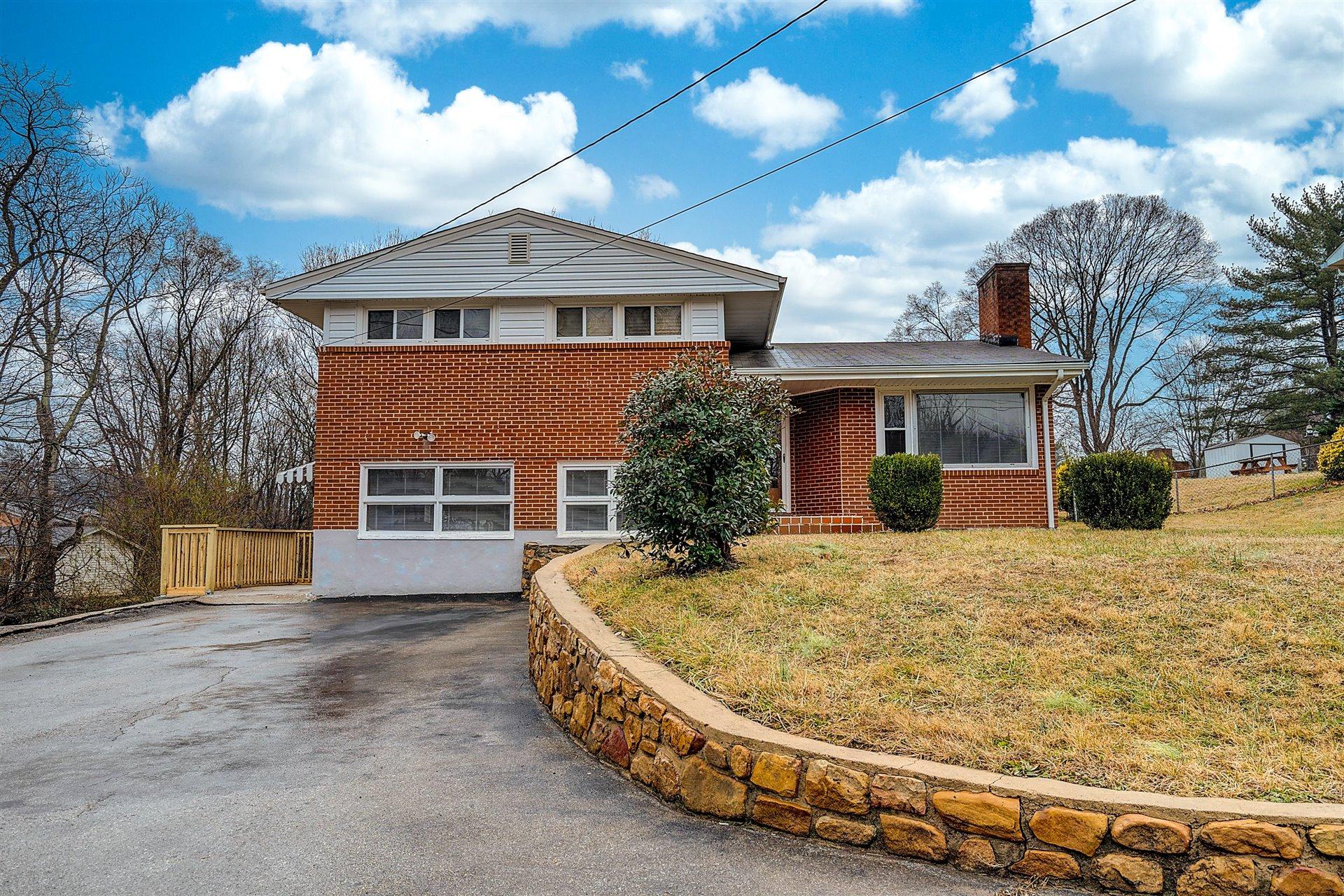 5312 Cove Road Roanoke, VA 24017 - Photo 1 of 36 5312 Cove RD