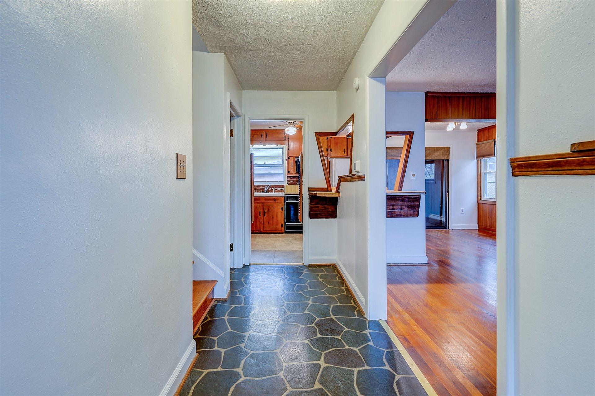 5312 Cove Road Roanoke, VA 24017 - Photo 7 of 36 04-DSC00186_87_88_89_90