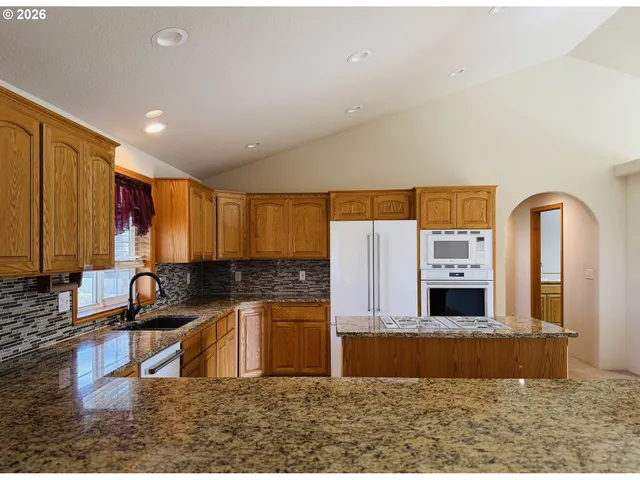 $725,000 | 210 Palomino Avenue, Roseburg, OR 97471