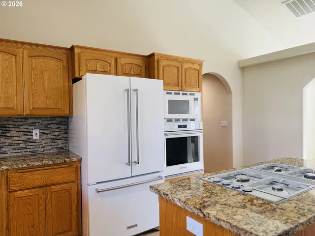 $725,000 | 210 Palomino Avenue, Roseburg, OR 97471