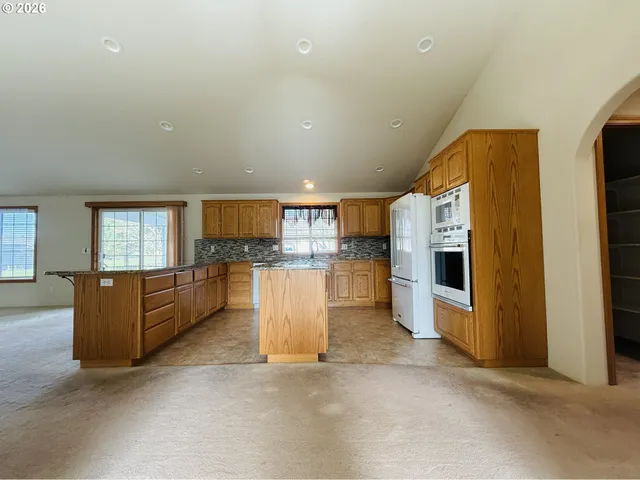 $725,000 | 210 Palomino Avenue, Roseburg, OR 97471