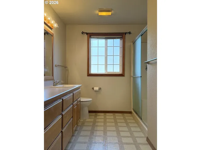 $725,000 | 210 Palomino Avenue, Roseburg, OR 97471