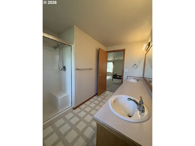 $725,000 | 210 Palomino Avenue, Roseburg, OR 97471