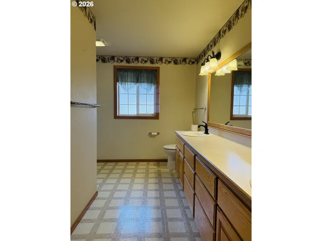 $725,000 | 210 Palomino Avenue, Roseburg, OR 97471