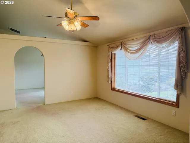 $725,000 | 210 Palomino Avenue, Roseburg, OR 97471