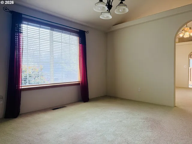 $725,000 | 210 Palomino Avenue, Roseburg, OR 97471