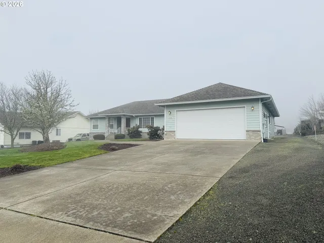 $725,000 | 210 Palomino Avenue, Roseburg, OR 97471