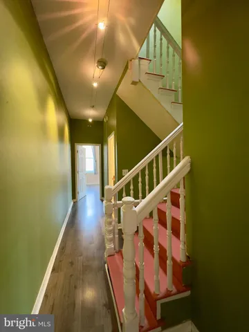 a view of entryway with a front door