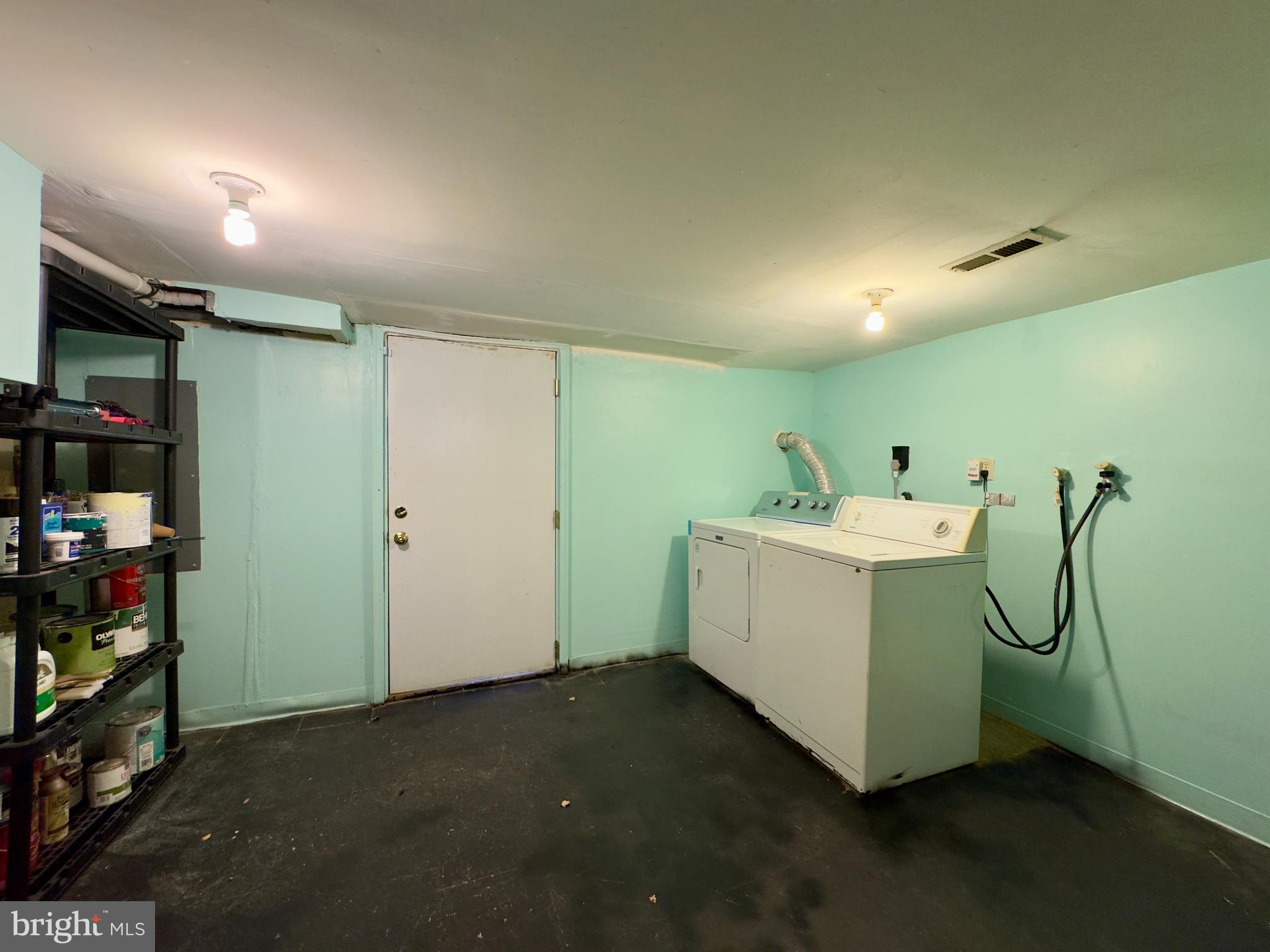 1812 North Calvert Street Baltimore, MD 21202 - Photo 23 of 24 a utility room with a washer and dryer