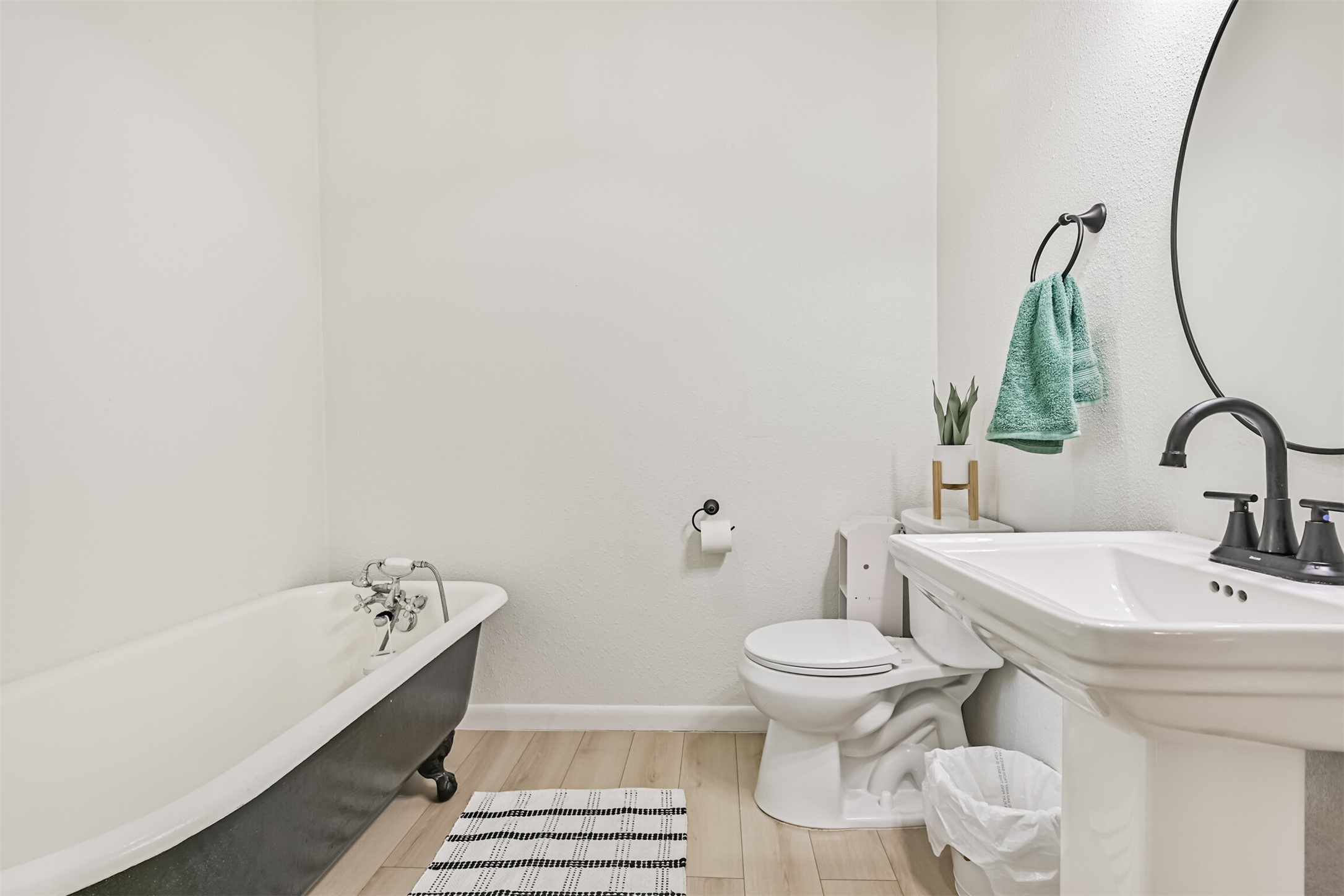 7445 Cobbs Oak Lane Rosharon, TX 77583 - Photo 28 of 39 Full Bathroom downstairs