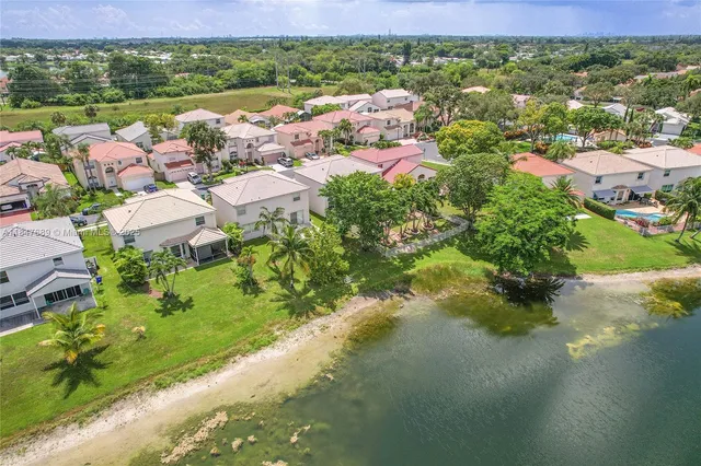 $675,000 | 3067 Bayberry Way, Margate, FL 33063