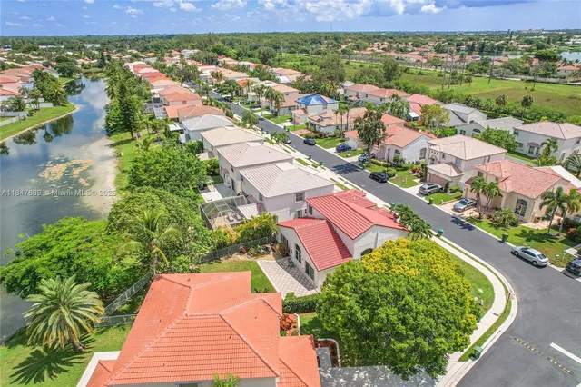 $675,000 | 3067 Bayberry Way, Margate, FL 33063