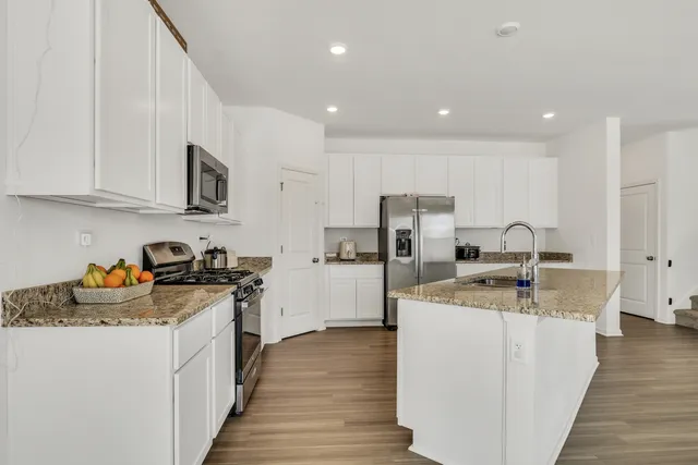 $469,900 | 32075 Savannah Drive, Lakemoor, IL 60051