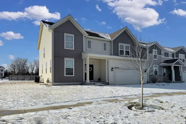 $469,900 | 32075 Savannah Drive, Lakemoor, IL 60051