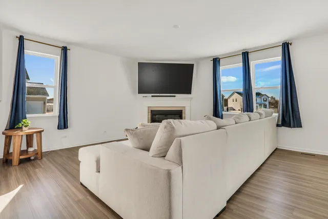 $469,900 | 32075 Savannah Drive, Lakemoor, IL 60051