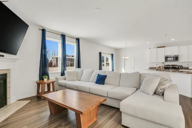 $469,900 | 32075 Savannah Drive, Lakemoor, IL 60051