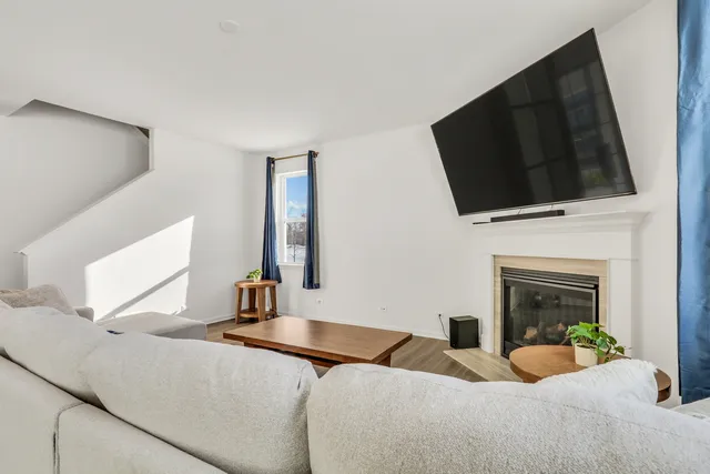 $469,900 | 32075 Savannah Drive, Lakemoor, IL 60051