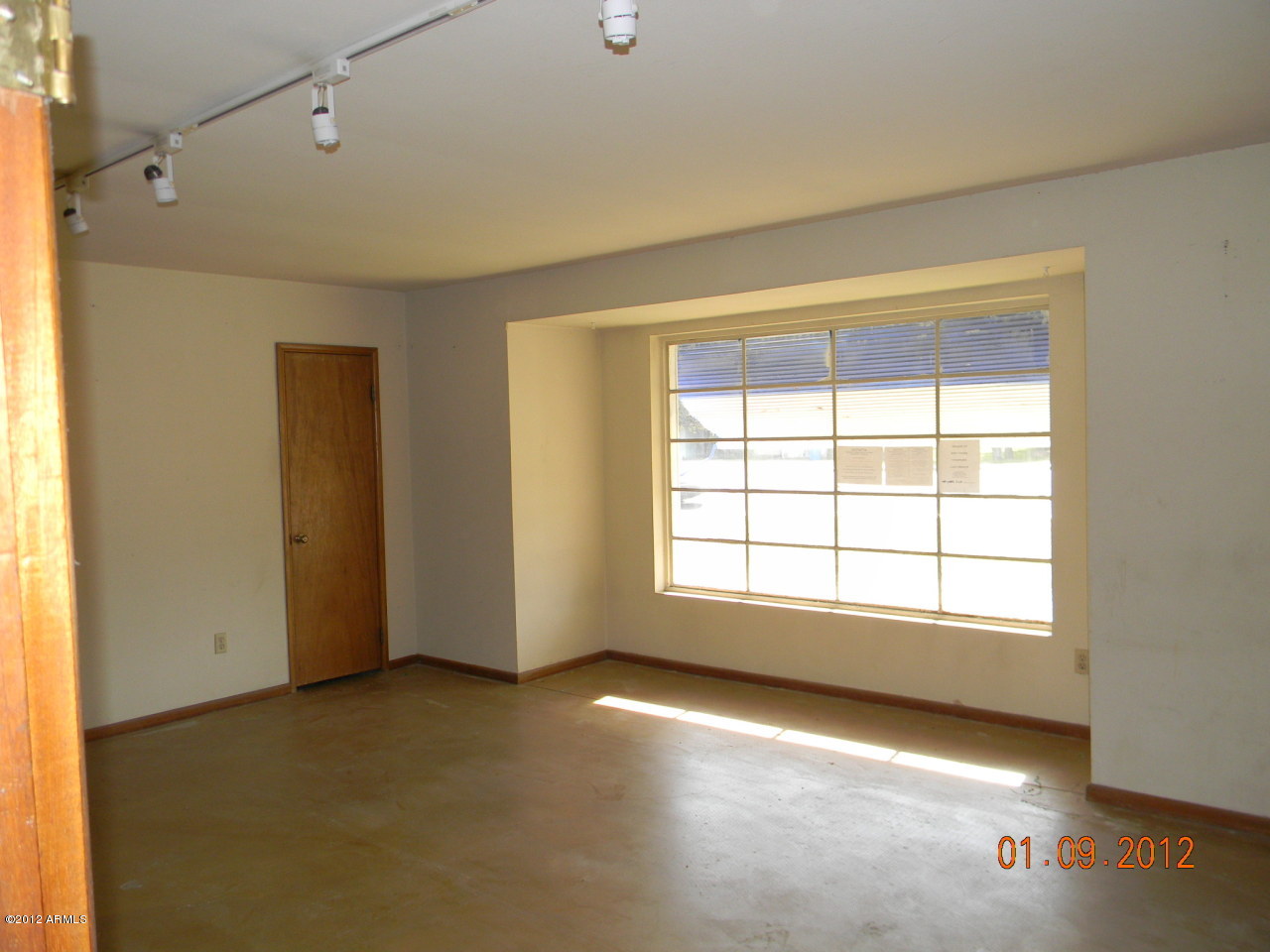 902 East Bethany Home Road Phoenix, AZ 85014 - Photo 3 of 10 living room