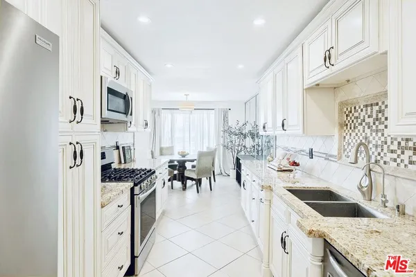 $975,000 | 1215 Brockton Avenue, Unit 203, Los Angeles, CA 90025