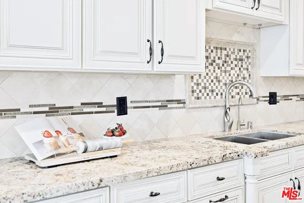 $975,000 | 1215 Brockton Avenue, Unit 203, Los Angeles, CA 90025