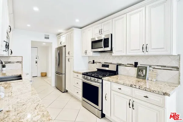 $975,000 | 1215 Brockton Avenue, Unit 203, Los Angeles, CA 90025