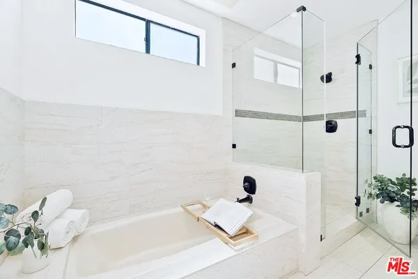 $975,000 | 1215 Brockton Avenue, Unit 203, Los Angeles, CA 90025