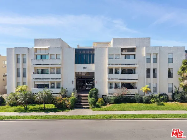 $975,000 | 1215 Brockton Avenue, Unit 203, Los Angeles, CA 90025