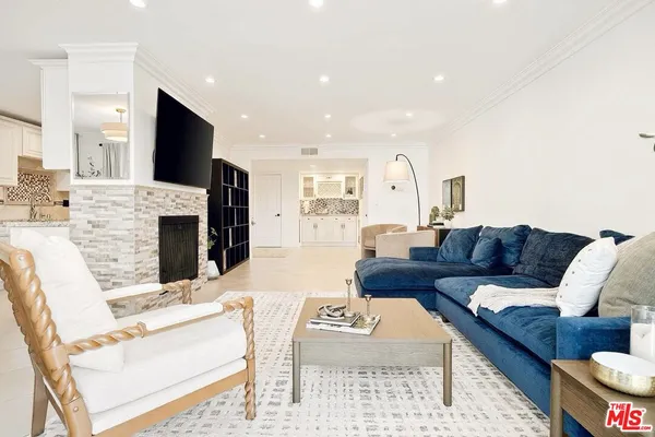 $975,000 | 1215 Brockton Avenue, Unit 203, Los Angeles, CA 90025