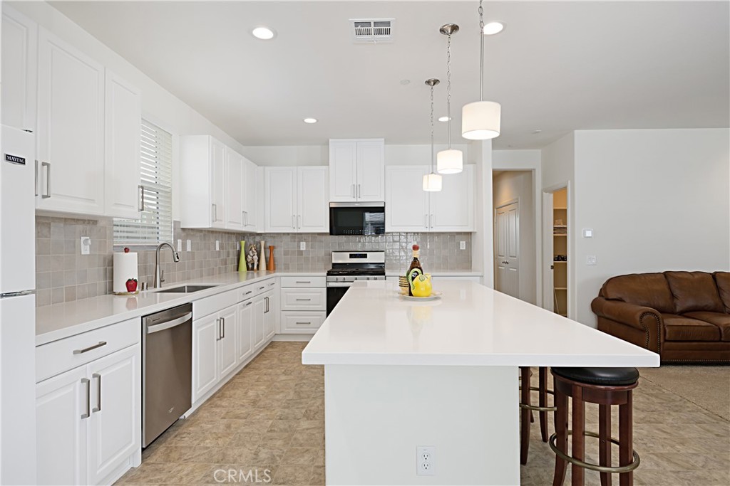 36225 Beacon Light Way Wildomar, CA 92595 - Photo 3 of 54