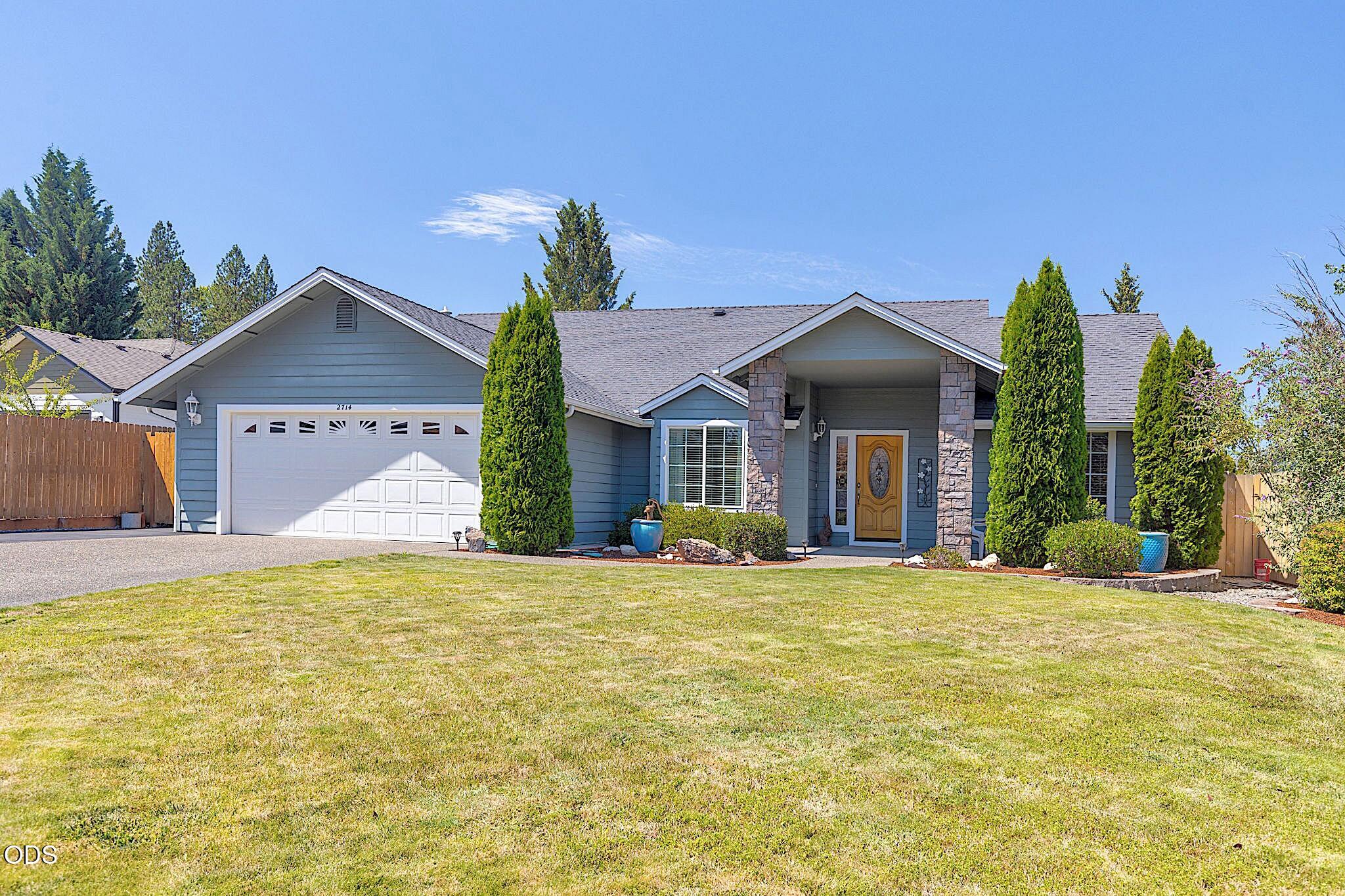 2714 Trinity Way Grants Pass, OR 97527 - Photo 4 of 37