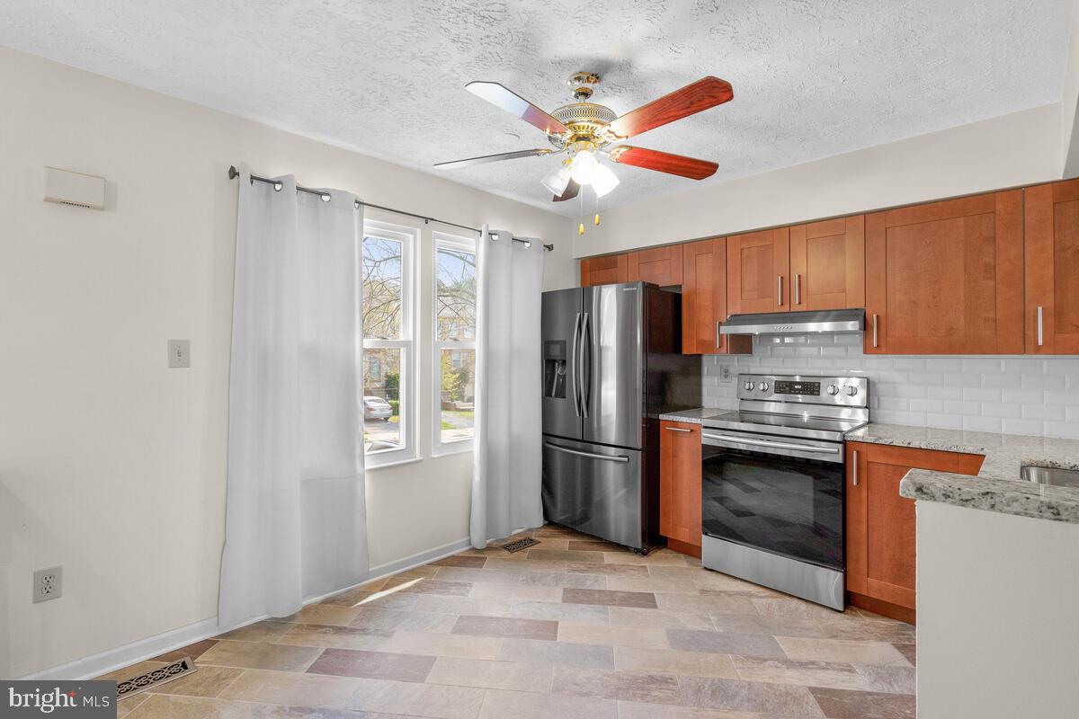 108 Smoothleaf Lane Gaithersburg, MD 20878 - Photo 6 of 19