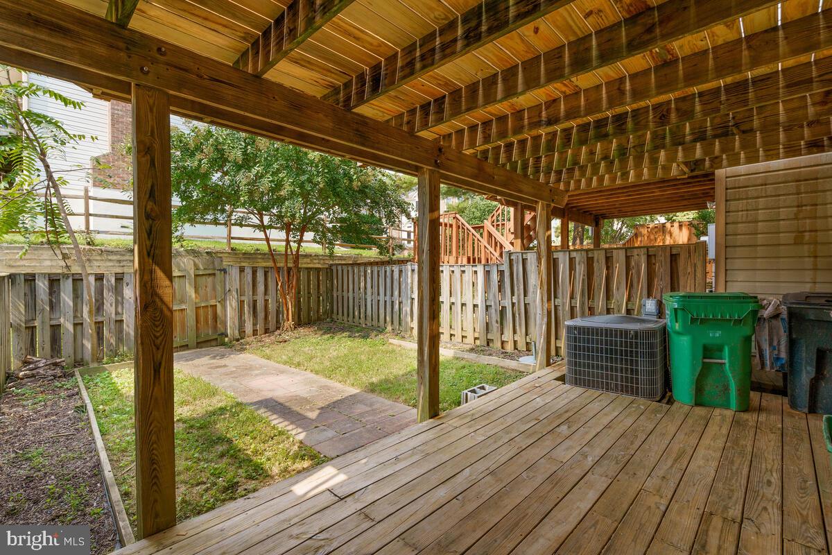 108 Smoothleaf Lane Gaithersburg, MD 20878 - Photo 9 of 19 Fenced-in Backyard