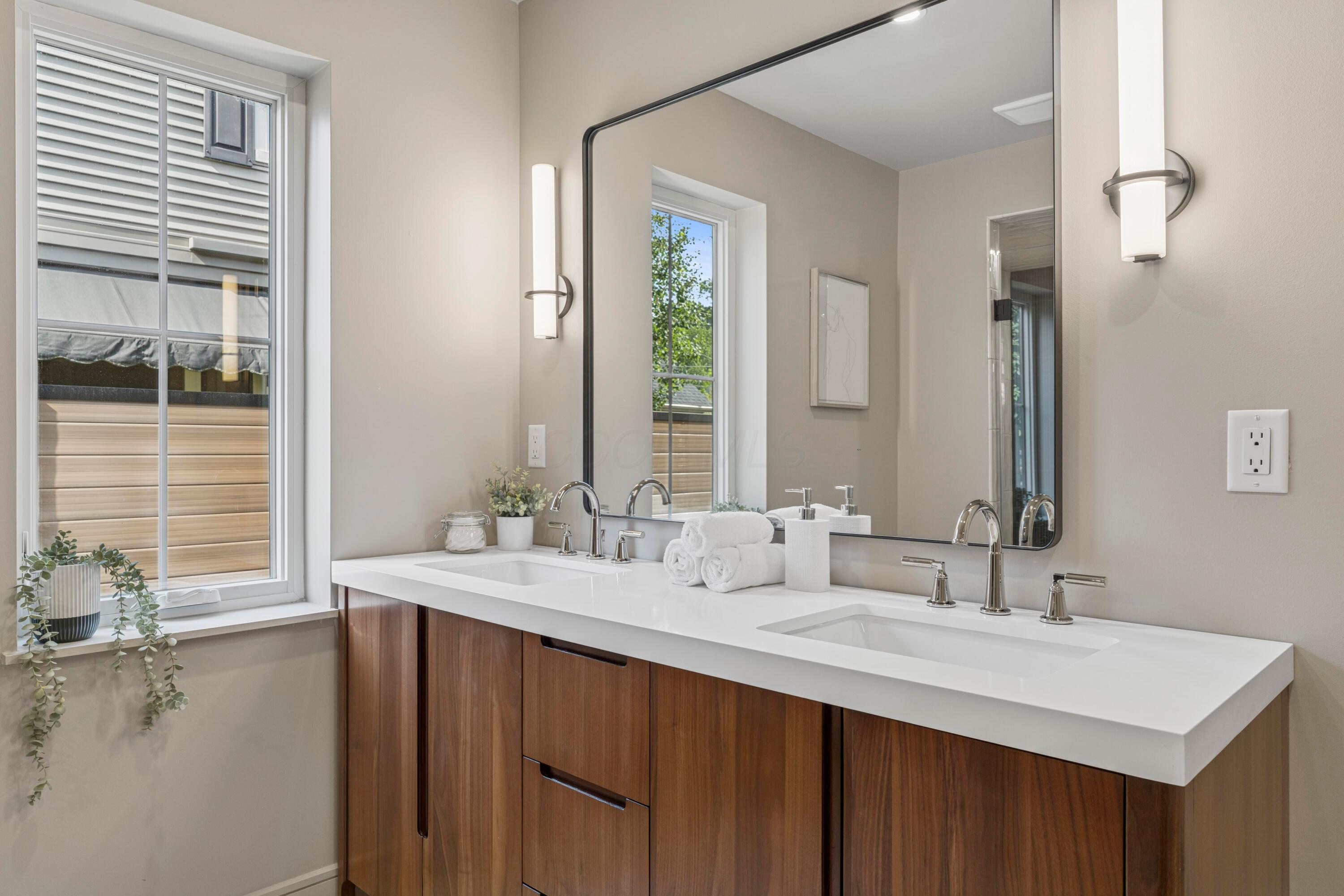 235 South Stanwood Road Columbus, OH 43209 - Photo 23 of 53 Primary Suite- BA
