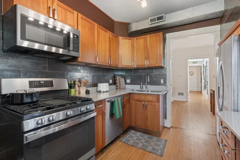 $450,000 | 5114 North Kenmore Avenue, Unit 3S, Chicago, IL 60640