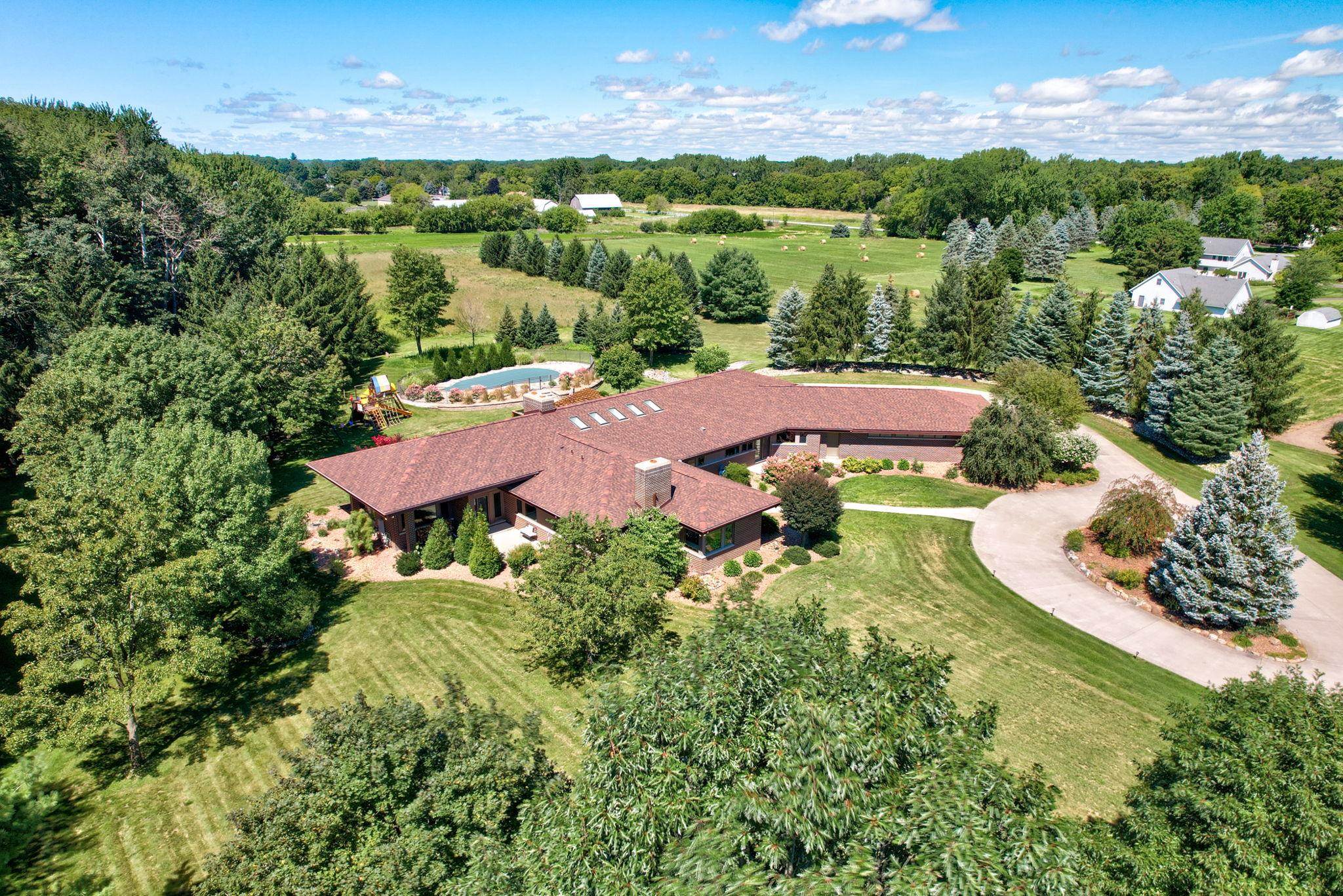 7168 Maple Road Frankenmuth, MI 48734 - Photo 3 of 87