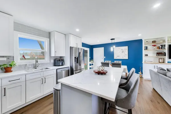 $475,000 | 1605 West Lexington Drive, Arlington Heights, IL 60004