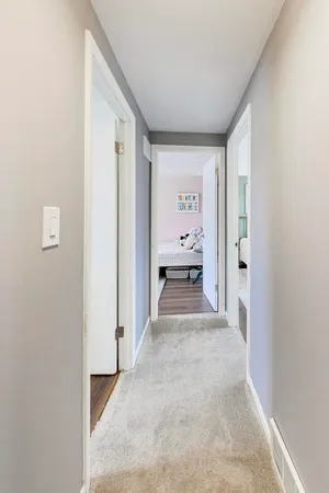 $475,000 | 1605 West Lexington Drive, Arlington Heights, IL 60004