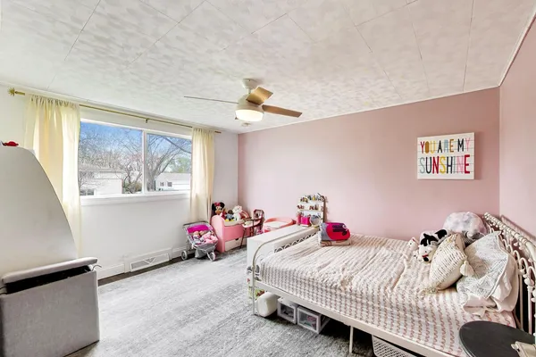 $475,000 | 1605 West Lexington Drive, Arlington Heights, IL 60004