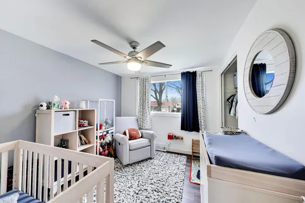 $475,000 | 1605 West Lexington Drive, Arlington Heights, IL 60004