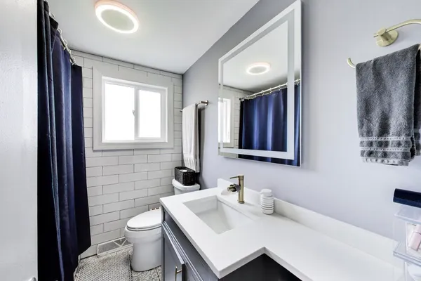 $475,000 | 1605 West Lexington Drive, Arlington Heights, IL 60004