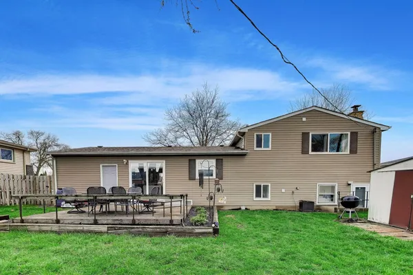 $475,000 | 1605 West Lexington Drive, Arlington Heights, IL 60004