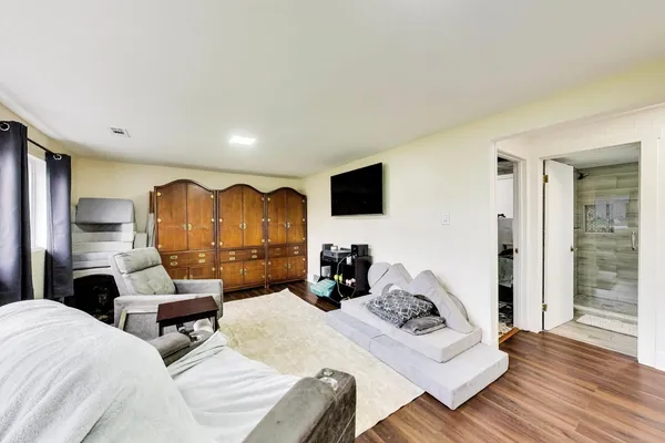$475,000 | 1605 West Lexington Drive, Arlington Heights, IL 60004