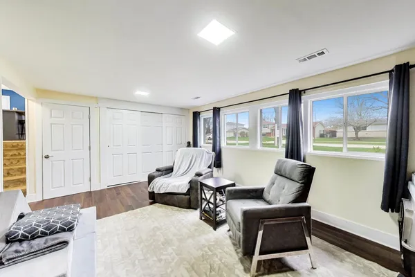 $475,000 | 1605 West Lexington Drive, Arlington Heights, IL 60004