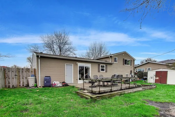 $475,000 | 1605 West Lexington Drive, Arlington Heights, IL 60004