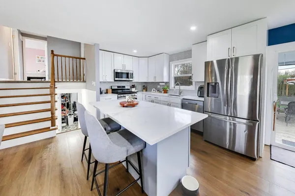 $475,000 | 1605 West Lexington Drive, Arlington Heights, IL 60004