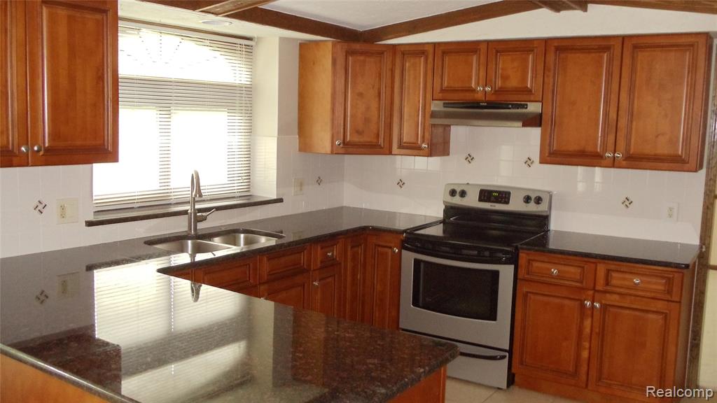 396 Shellbourne Drive Rochester, MI 48309 - Photo 3 of 14